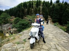 -高荡千年布依古寨旅游景区