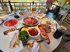 -茅草房·河畔园林火锅