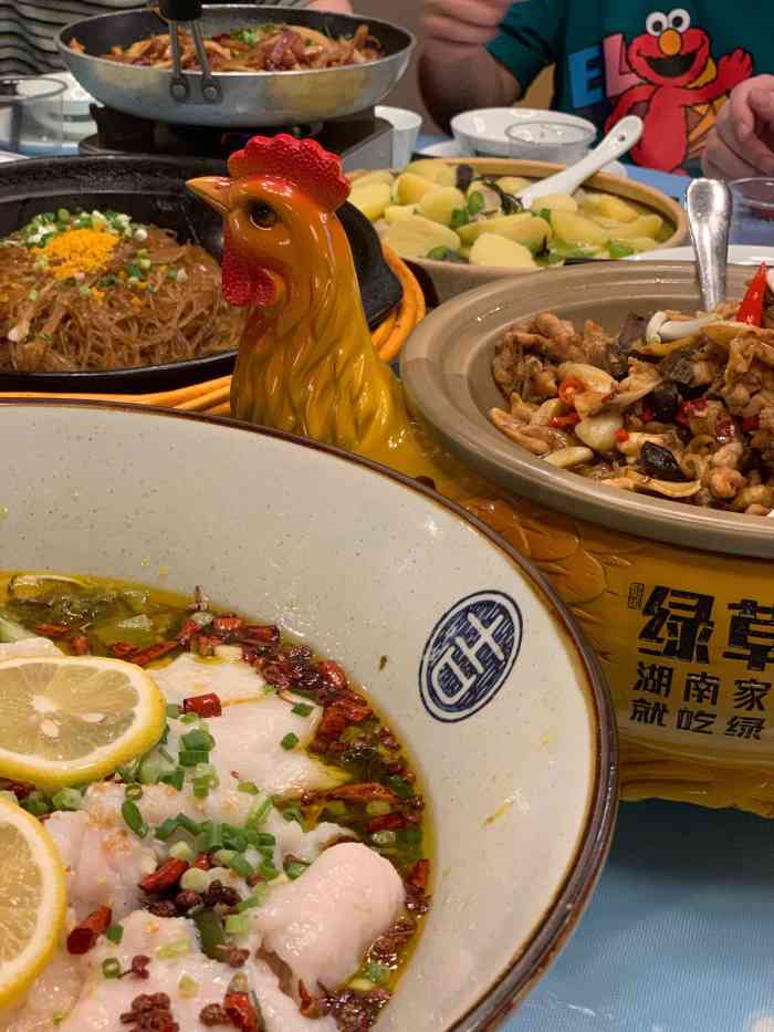 湖南家常菜(中意一路店)-"今天妹妹过生日,特意选了一家,绿草地湘菜