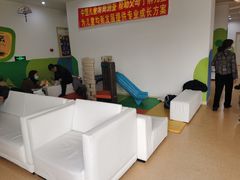 -兜莱·亲亲袋鼠国际早教