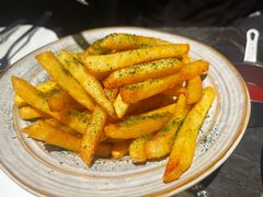 -LESCEDARS Brasserie Bistro香柏树