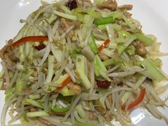韭黄豆芽炒肉丝-榆味拼三鲜(怀德路店)