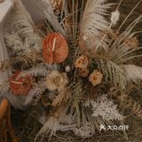 谷仓里的波西米亚婚礼  我喜欢这干草垛