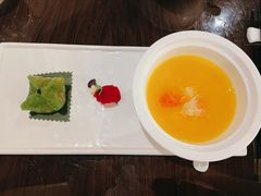 杨枝甘露拼黑松露野菌饺-名佳荟