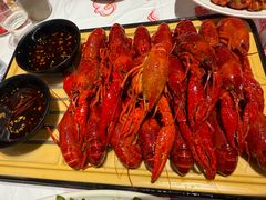 -肥肥虾庄·金牌油焖大虾(汉街SKP店)