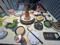 -洞庭洲·防空洞火锅·铜锅涮肉·烧烤(新百广场店)