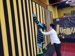 -爱蹦iBOON蹦床运动馆(江汉店)