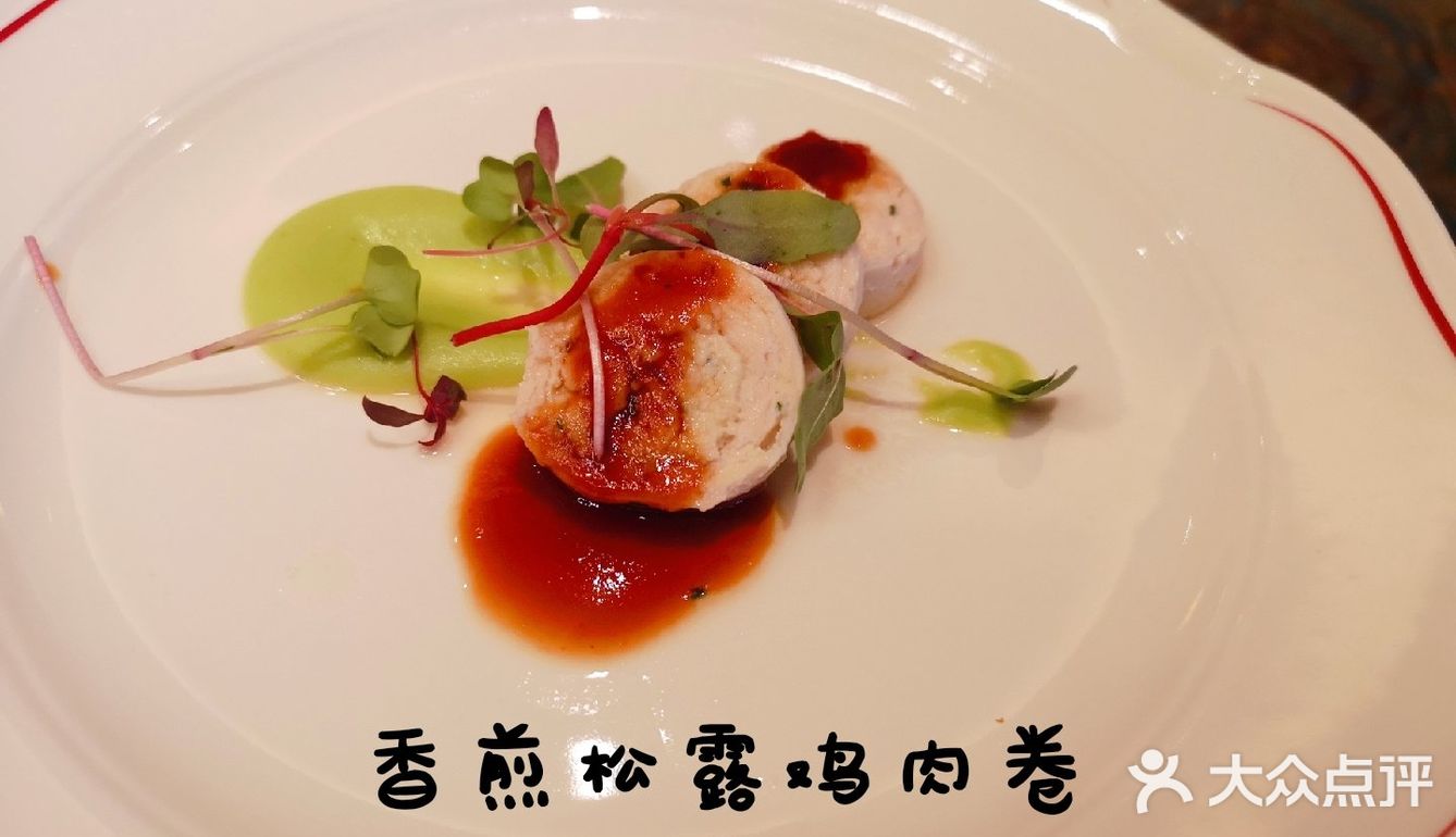 不用去迪士尼乐园排队就能和米奇米妮合影又抱抱