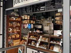 面包甜点陈列柜-Juicy Bakery(大学路店)