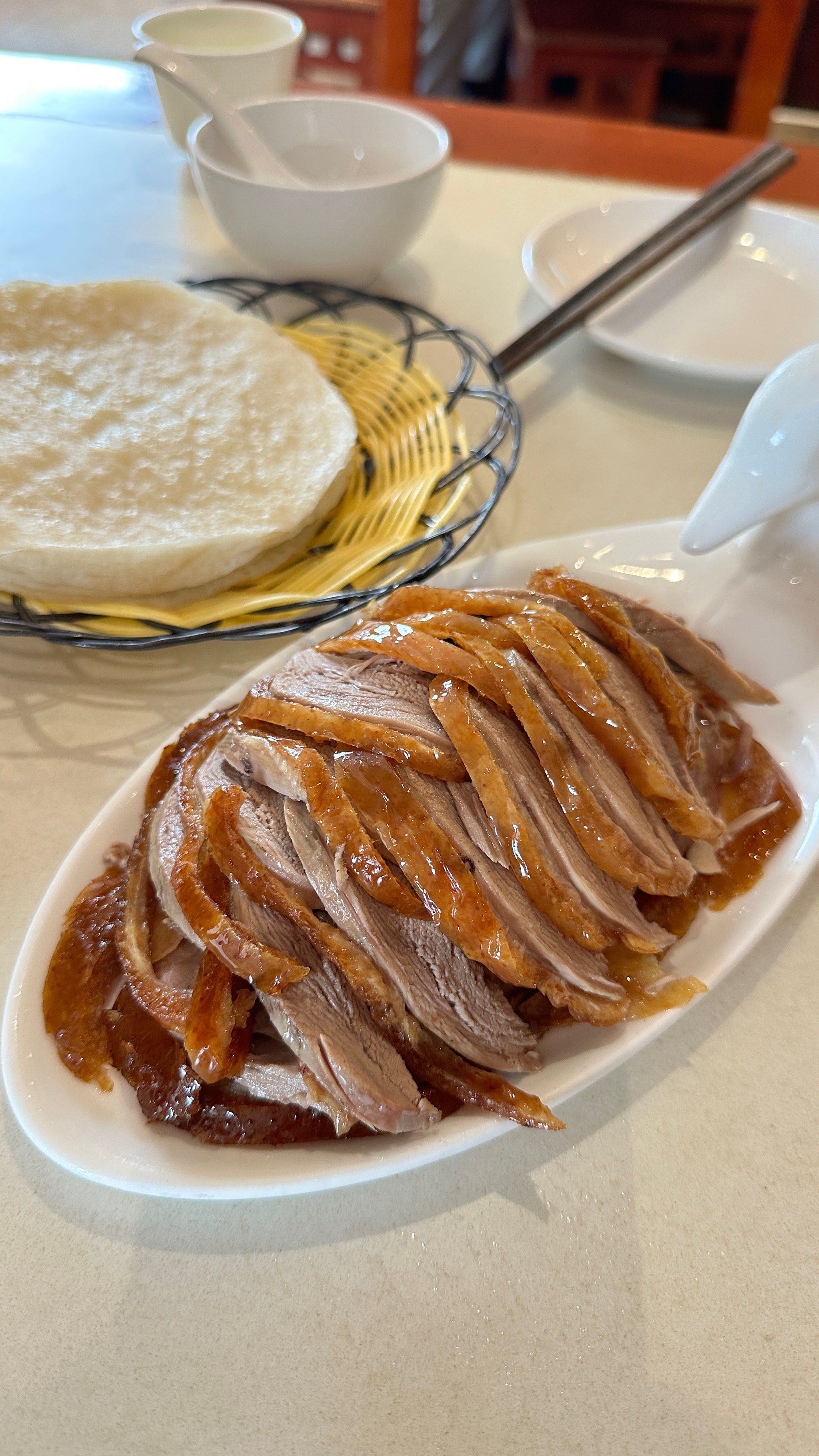 休息去吃了很多郑州本地人推荐的郑州烤鸭总店,位置在紫荆山地铁站,c