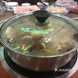 朋友过生日大家集合一起吃鸡