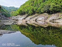 -燕子河大峡谷天坑仙境