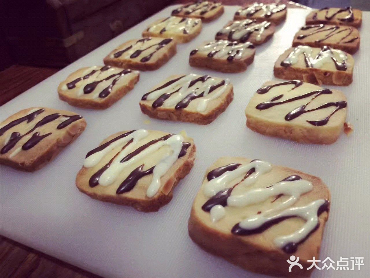 自制姜饼人饼干，很适合圣诞节的气氛！