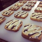 自制姜饼人饼干，很适合圣诞节的气氛！