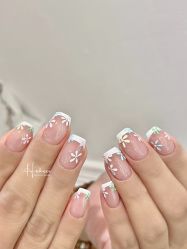-花岐款式专研健康美甲沙龙