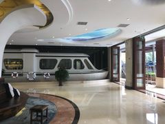 -皇马海口湾海景酒店(万绿园秀英港店)