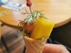 牛油果鲜虾筒-tapas by dos cielos西班牙餐厅(重庆光环购物公园店)