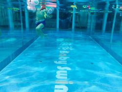 -趣游baby swim婴童游泳·盐氧护(旭辉u天地店)