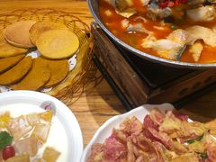 -老滇山寨•云南特色菜•地方菜•民族风情歌舞表演(金碧店)