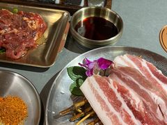 -围炉肉舍•炭烤活鳗•丹东海鲜烤肉(步行街店)