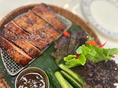 碳烤厚切猪颈肉配泰式香草-KEAAMI 摩登泰 by TIAGO(颐堤港店)
