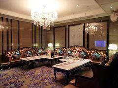 -白玉兰广场停车场