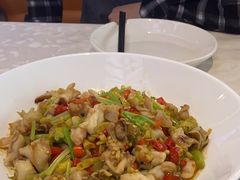 -阿瓦山寨·湘菜现炒·剁椒鱼头王(咸阳总店)