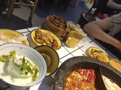 -巴卤社老火锅(财富店)