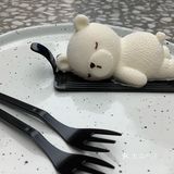 春暖花开的日子陪着老母亲散步，路过小店正好是午饭时间