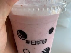 草莓优酪-每日新鲜水果吧(上海环球金融中心店)