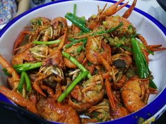 -虾弄弄海派小龙虾·牛羊蝎子火锅