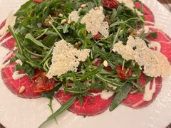 威尼斯风味生牛肉薄片配芝麻菜-IL TEATRO 精品意大利餐厅