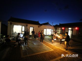 可以在院子里畅快烧烤的民宿小院，太宽敞了