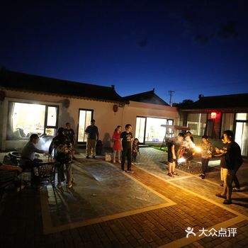 可以在院子里畅快烧烤的民宿小院，太宽敞了