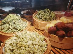 蒸槐花-闯关东东北农家菜(崂山石老人店)