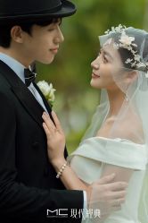-现代经典婚纱摄影