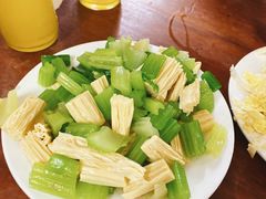 芹菜腐竹-宝瑞门钉肉饼店