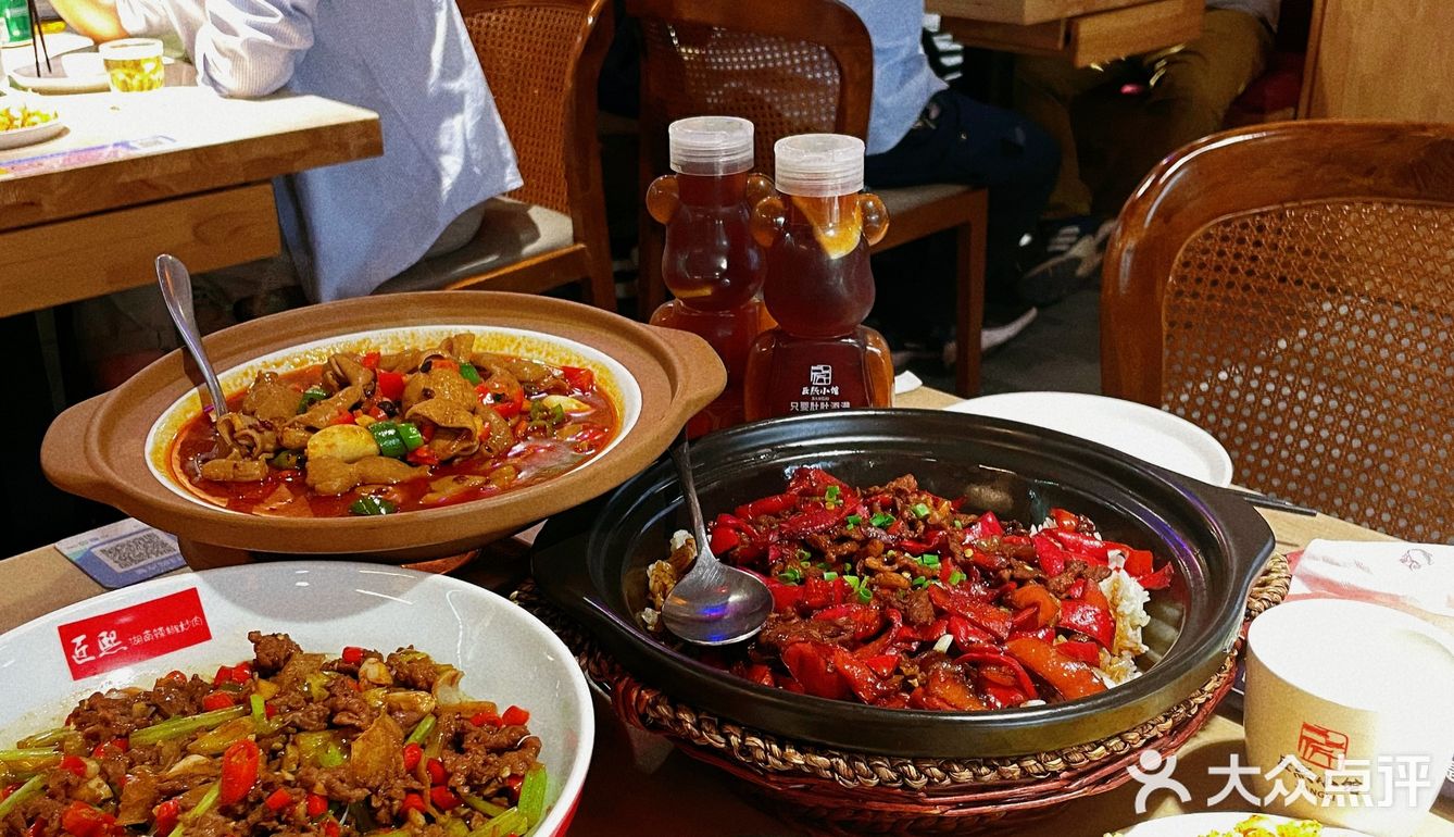 对的地点 遇见对的你 吃黑色经典臭豆腐 匠熙没白来❗️