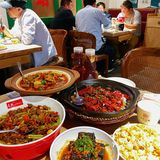 对的地点 遇见对的你 吃黑色经典臭豆腐 匠熙没白来❗️