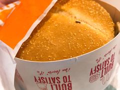 鲜虾牛肉汉堡-麦当劳(明洞店)