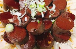 Handmade Blood Sausage Steamed with Pork Belly