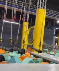 -蹦贝运动中心·蹦床·攀岩·闯关(龙岗店)