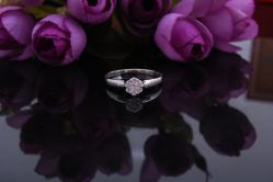 给婆婆的花戒-威德钻石-克拉钻大本营(南京东路店)