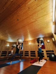 -威思丽高温瑜伽会馆