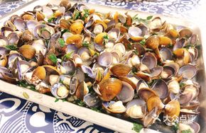 Fish-flavored Steamed Clams with Garlic