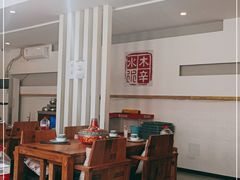 大堂-毛辣果·贵州红酸汤牛肉火锅(西单店)