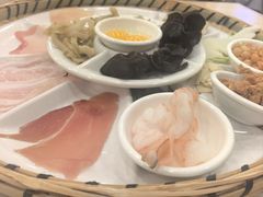 -花馬肆.云南过桥米线(汉神购物广场现场熬汤店)