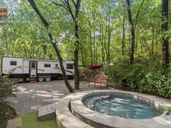 -汤山温泉房车营地 茶温泉