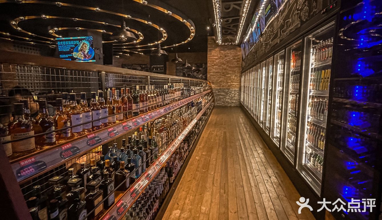 佛山探店｜1000平方酒水餐吧 坐拥绝美千灯湖夜景
