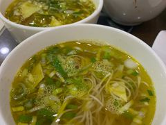 一口香酸汤面-盛唐府乾州酸汤面